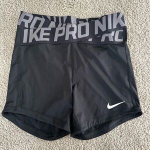 Nike pro shorts women’s size small